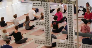 Yog'art parents-enfants au centre pompidou un dimanche par mois, une séance de yoga suivie d'une visite des collections.