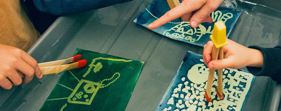 Famille au Jeu de Paume à Paris