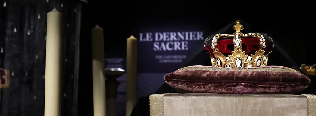 Exposition à découvrir en famille cet été : le dernier sacre à voir avec des enfants à partir de 6 ans