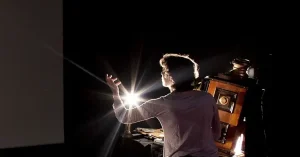 Spectacle à découvrir en famille à Paris : La lanterne magique des tout-petits pour les enfants à partir de 4 ans