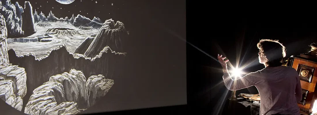 Spectacle à découvrir en famille à Paris : La lanterne magique des tout-petits pour les enfants à partir de 4 ans