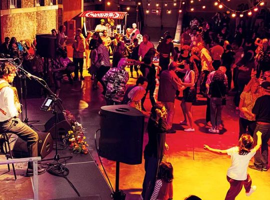 Dimanche famille au centquatre